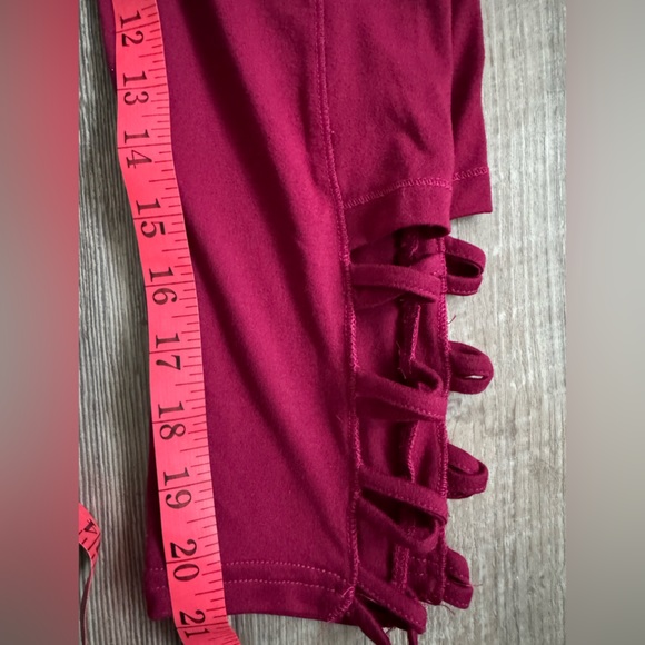 Stretchy Capris with pockets - Picture 2 of 7